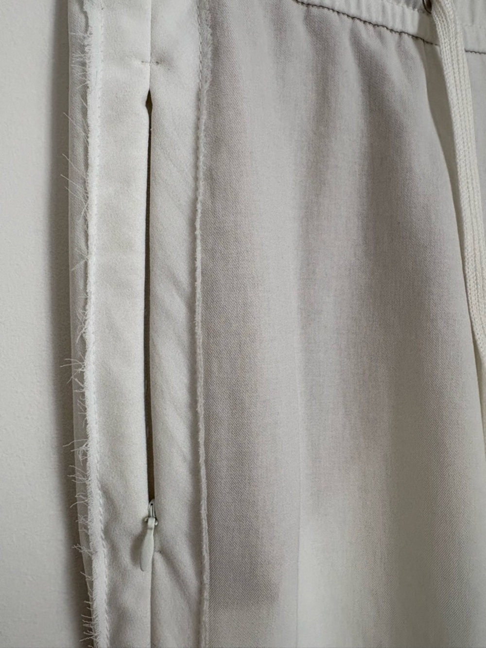 NEW ON WEBSITE! Marc Cain Cream Linen Blend Drawstring Tapered Pants Small - Picture 6 of 11